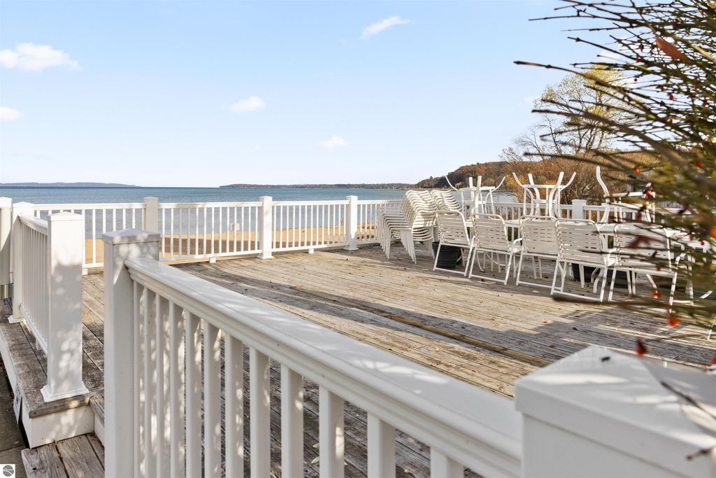 Image 28 of property listing at 2305 N US31 # 203, Traverse City, MI 49686
