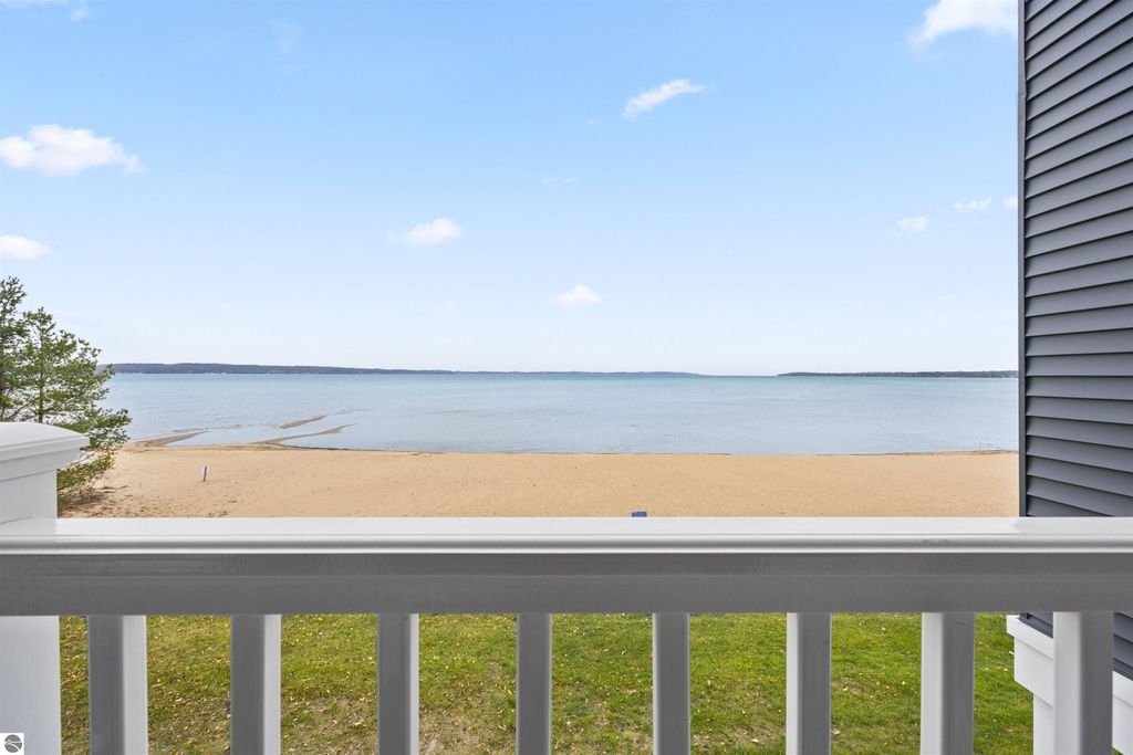 Image 3 of property listing at 2305 N US31 # 203, Traverse City, MI 49686
