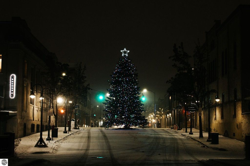 Image 31 of property listing at 2305 N US31 # 203, Traverse City, MI 49686