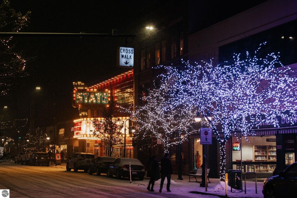 Image 32 of property listing at 2305 N US31 # 203, Traverse City, MI 49686