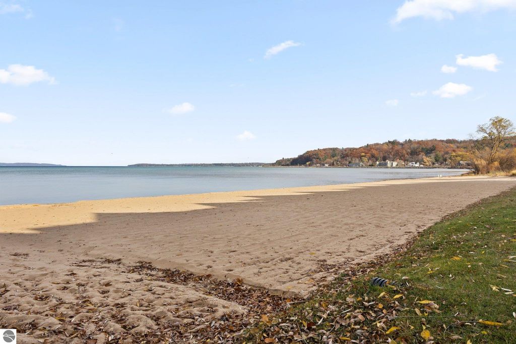 Image 35 of property listing at 2305 N US31 # 203, Traverse City, MI 49686