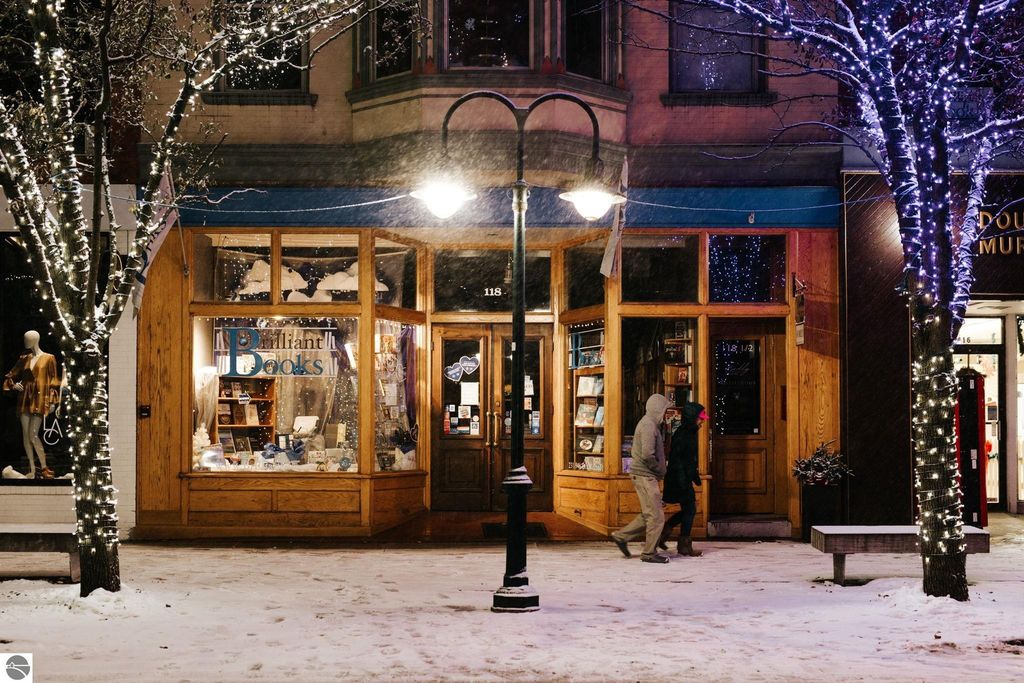 Image 36 of property listing at 2305 N US31 # 203, Traverse City, MI 49686