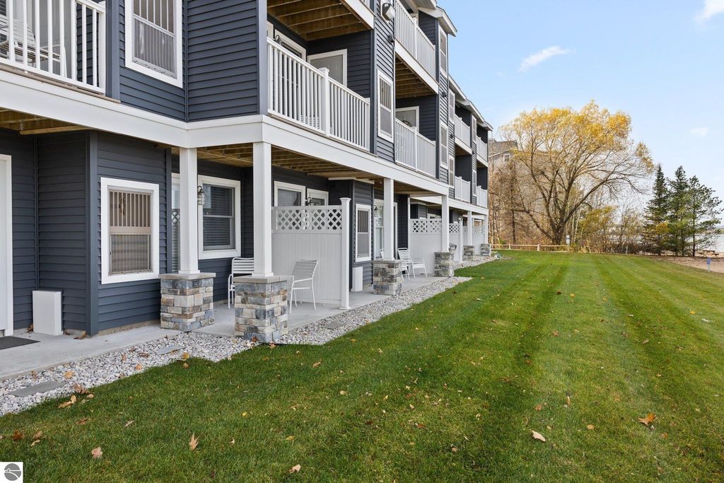 Image 5 of property listing at 2305 N US31 # 203, Traverse City, MI 49686