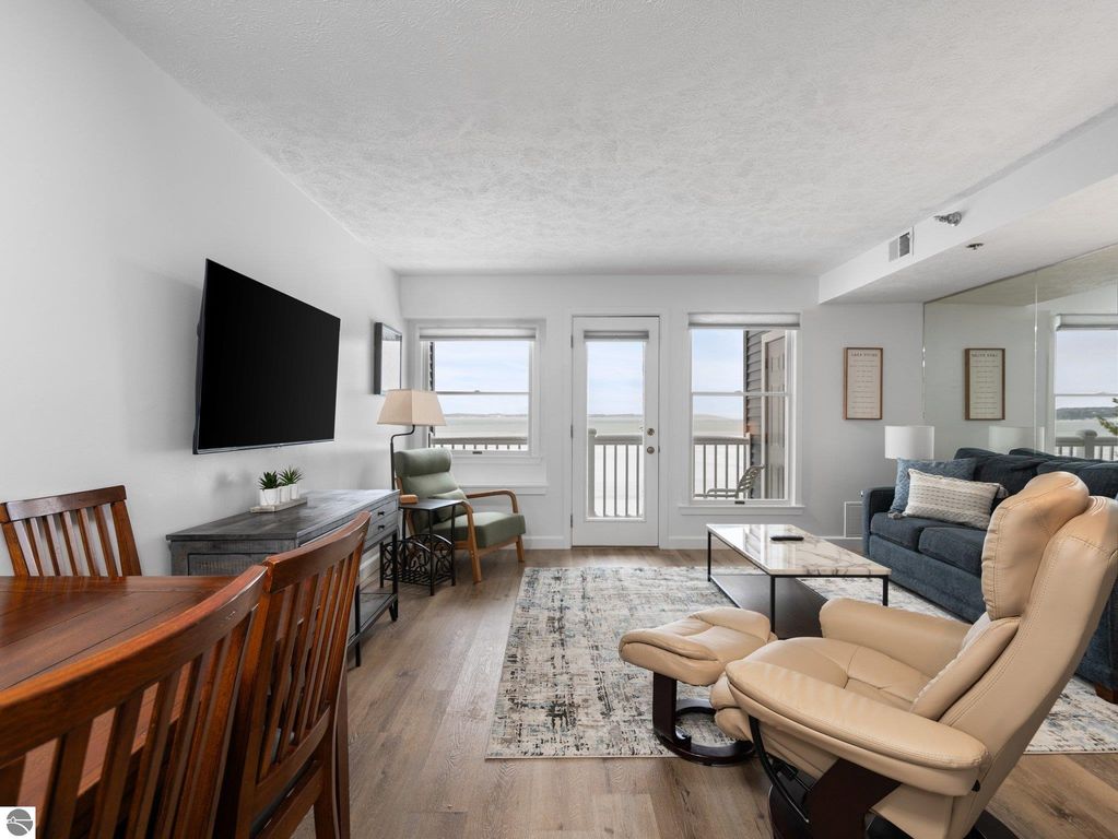 Image 6 of property listing at 2305 N US31 # 203, Traverse City, MI 49686