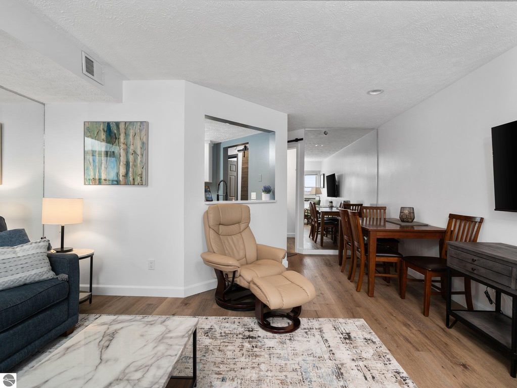 Image 8 of property listing at 2305 N US31 # 203, Traverse City, MI 49686