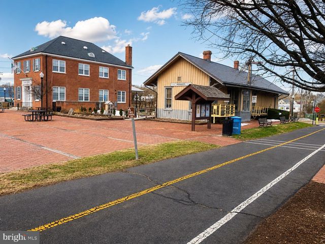 106 MEETING HOUSE STATION SQ, Herndon, VA 20170