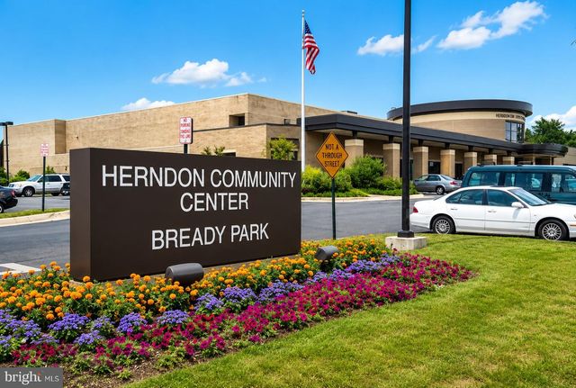 106 MEETING HOUSE STATION SQ, Herndon, VA 20170