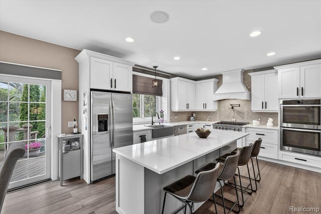 9074 Ridgefield Drive, Brighton, MI 48114