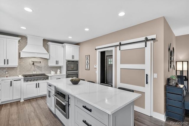 9074 Ridgefield Drive, Brighton, MI 48114