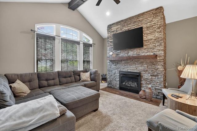 9074 Ridgefield Drive, Brighton, MI 48114