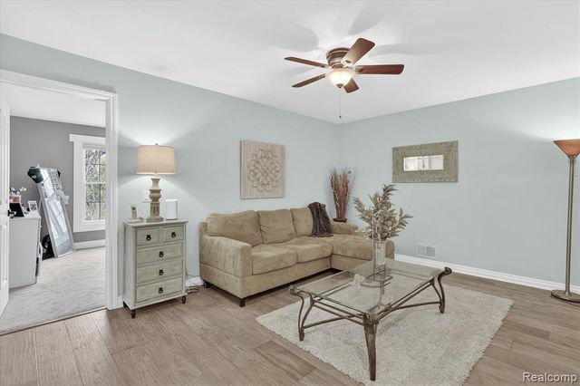 9074 Ridgefield Drive, Brighton, MI 48114