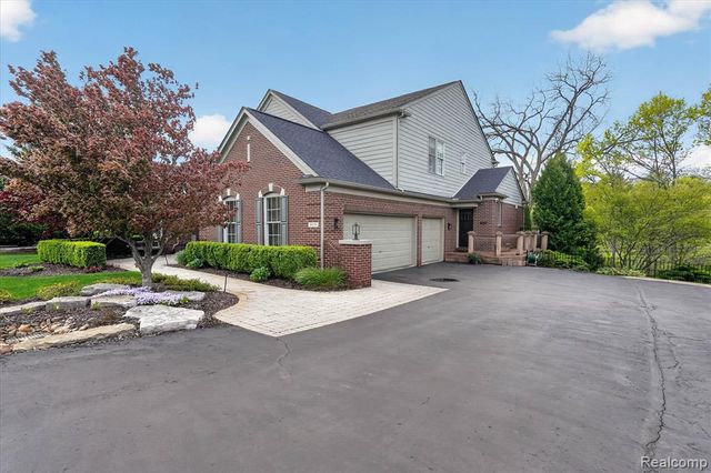 9074 Ridgefield Drive, Brighton, MI 48114