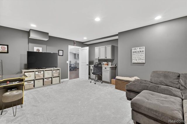 9074 Ridgefield Drive, Brighton, MI 48114