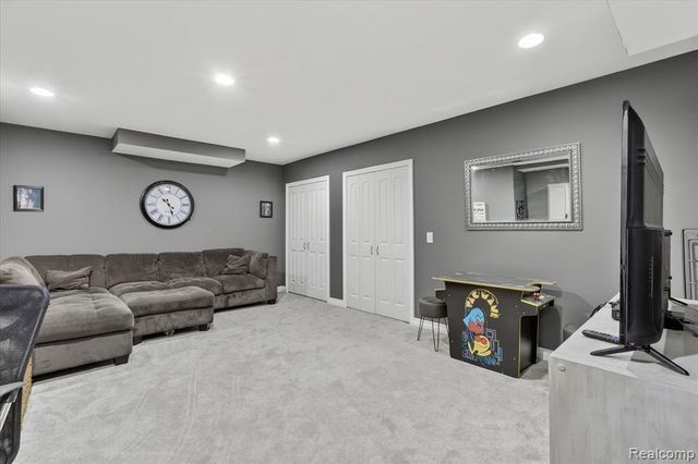 9074 Ridgefield Drive, Brighton, MI 48114