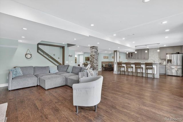 9074 Ridgefield Drive, Brighton, MI 48114