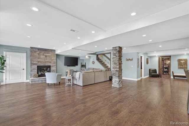 9074 Ridgefield Drive, Brighton, MI 48114
