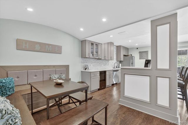 9074 Ridgefield Drive, Brighton, MI 48114