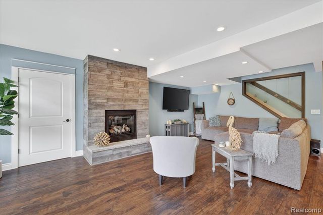9074 Ridgefield Drive, Brighton, MI 48114