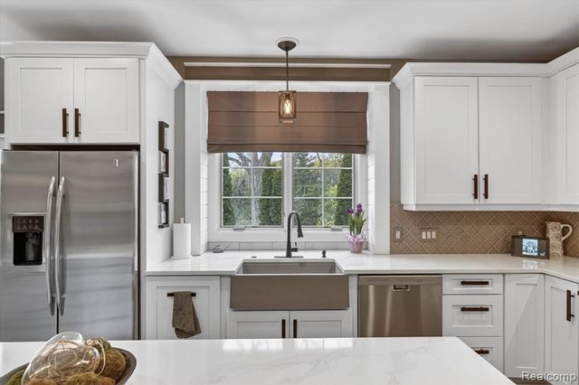 9074 Ridgefield Drive, Brighton, MI 48114