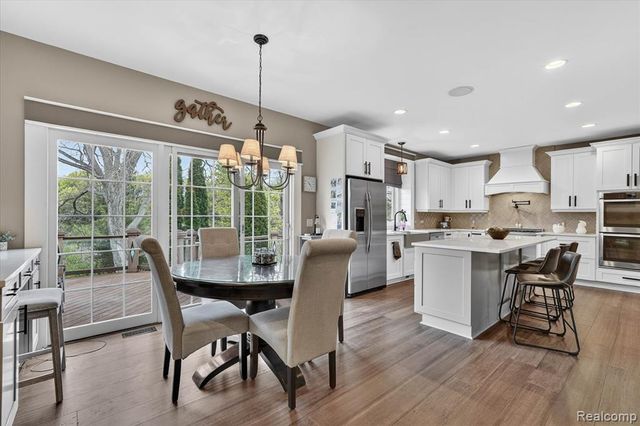 9074 Ridgefield Drive, Brighton, MI 48114