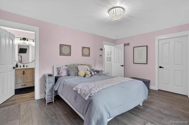 9074 Ridgefield Drive, Brighton, MI 48114
