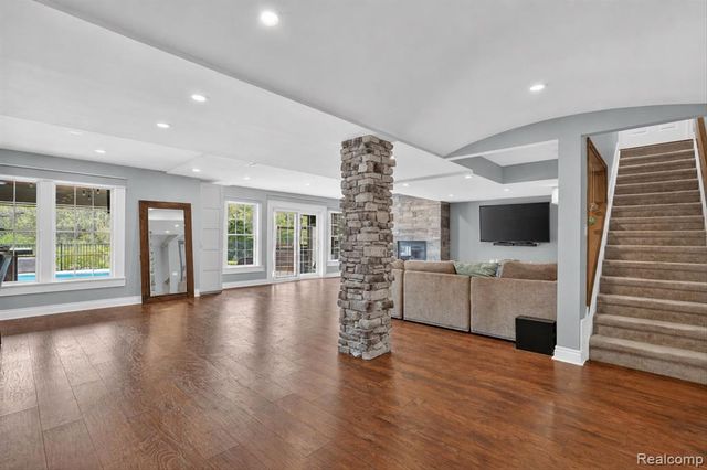 9074 Ridgefield Drive, Brighton, MI 48114