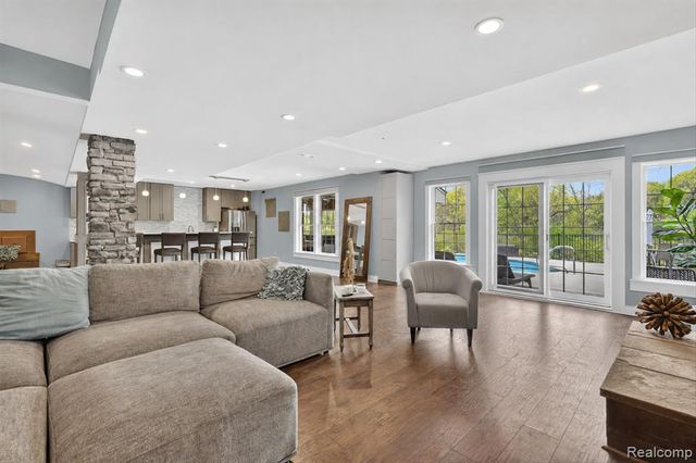9074 Ridgefield Drive, Brighton, MI 48114
