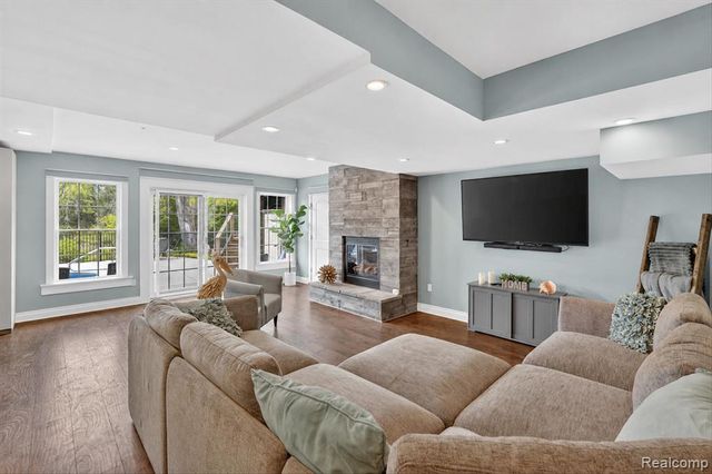 9074 Ridgefield Drive, Brighton, MI 48114
