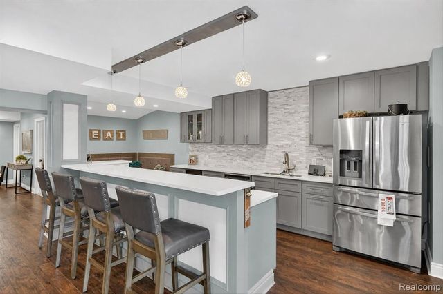 9074 Ridgefield Drive, Brighton, MI 48114