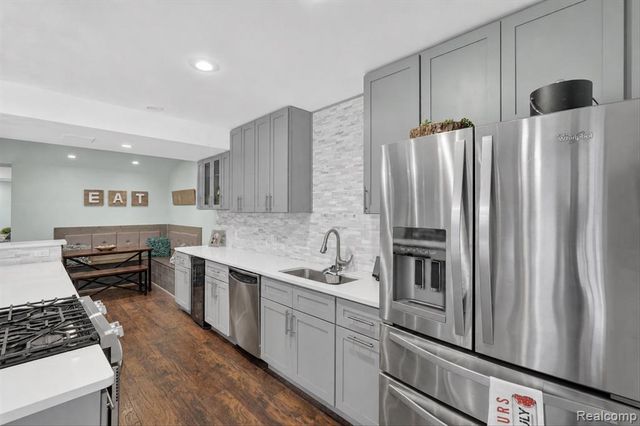 9074 Ridgefield Drive, Brighton, MI 48114