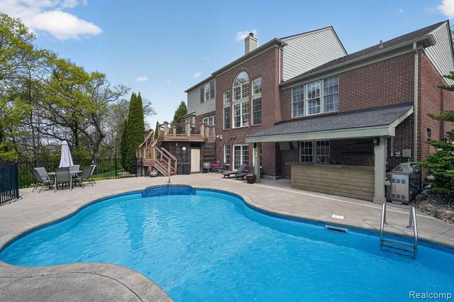9074 Ridgefield Drive, Brighton, MI 48114