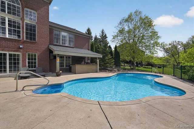 9074 Ridgefield Drive, Brighton, MI 48114