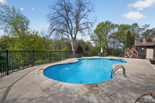 9074 Ridgefield Drive, Brighton, MI 48114