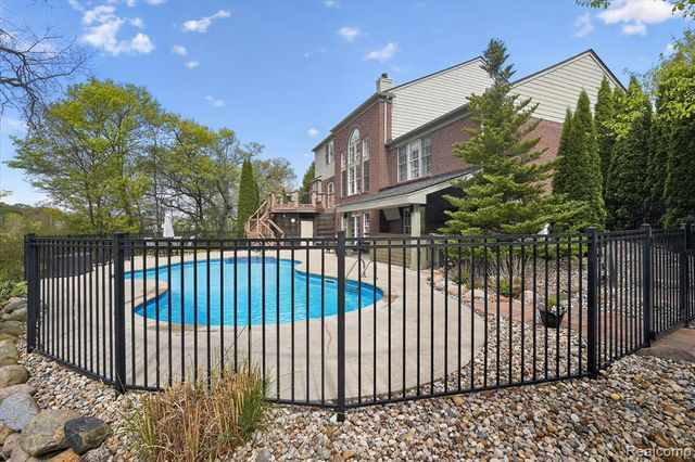 9074 Ridgefield Drive, Brighton, MI 48114