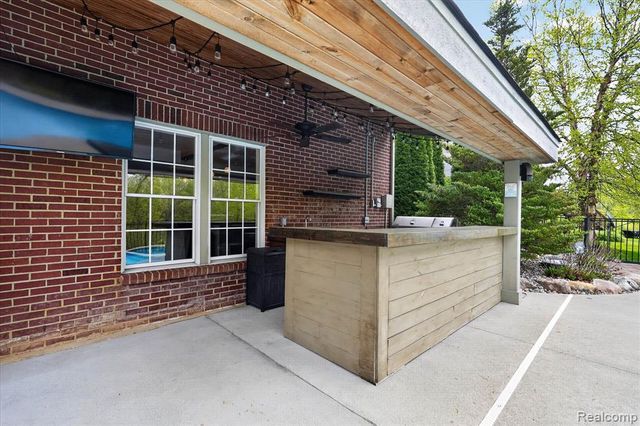 9074 Ridgefield Drive, Brighton, MI 48114