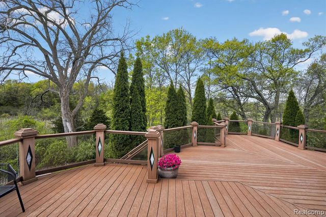 9074 Ridgefield Drive, Brighton, MI 48114