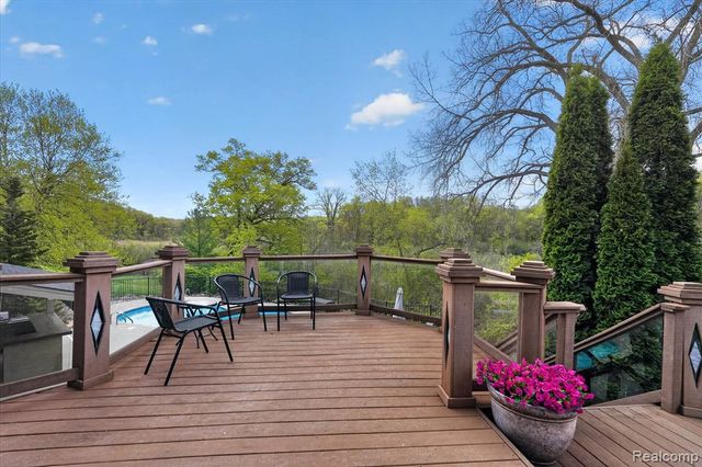 9074 Ridgefield Drive, Brighton, MI 48114