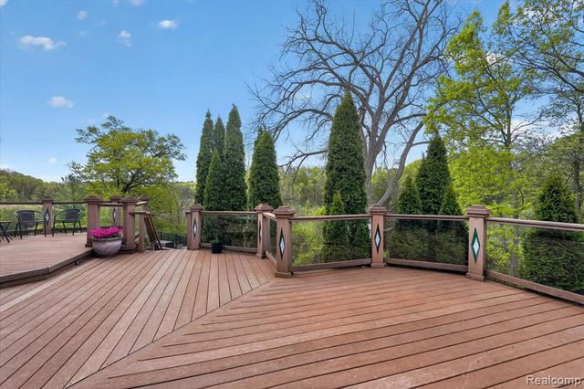 9074 Ridgefield Drive, Brighton, MI 48114