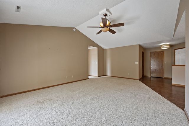 4460 Westchester Drive NE C, Cedar Rapids, IA 52402