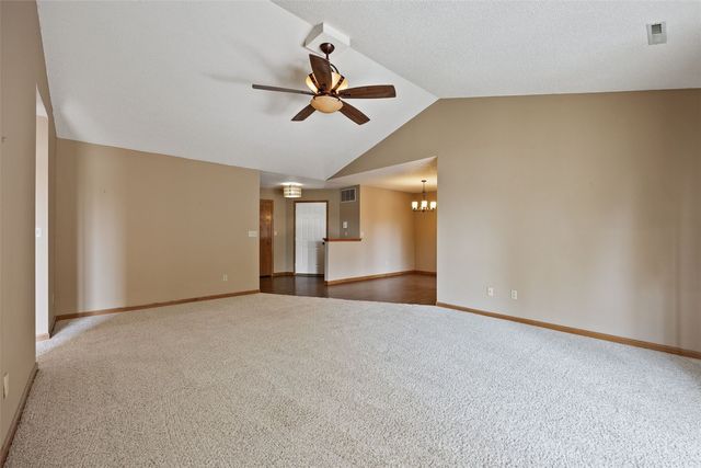 4460 Westchester Drive NE C, Cedar Rapids, IA 52402