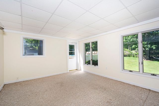 12 Ridge Rd, Shrewsbury, MA 01545