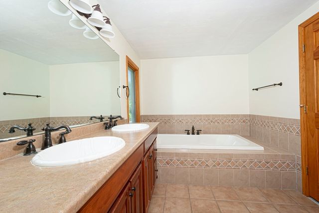 12 Ridge Rd, Shrewsbury, MA 01545