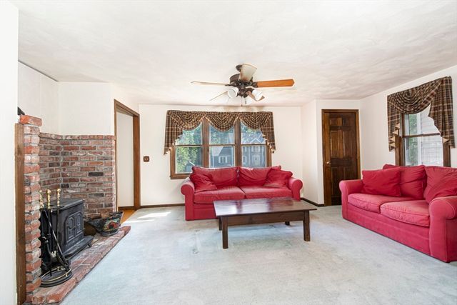 12 Ridge Rd, Shrewsbury, MA 01545