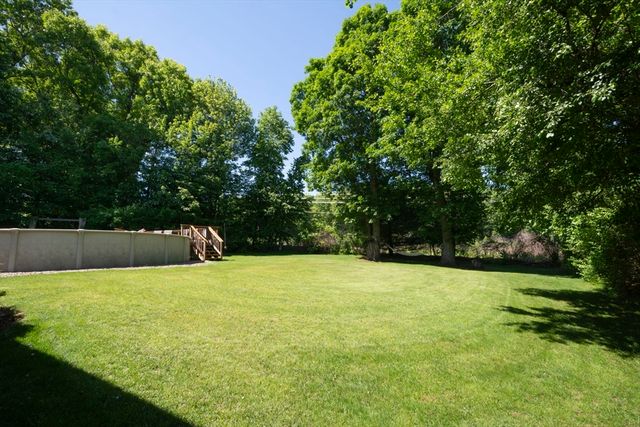 12 Ridge Rd, Shrewsbury, MA 01545