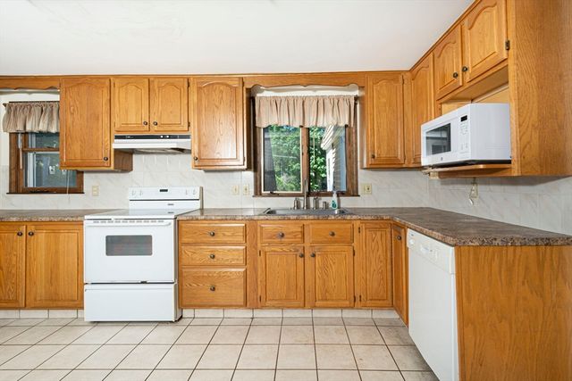 12 Ridge Rd, Shrewsbury, MA 01545