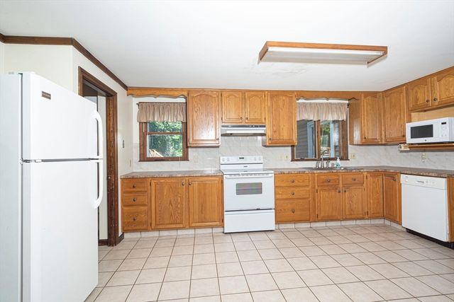 12 Ridge Rd, Shrewsbury, MA 01545