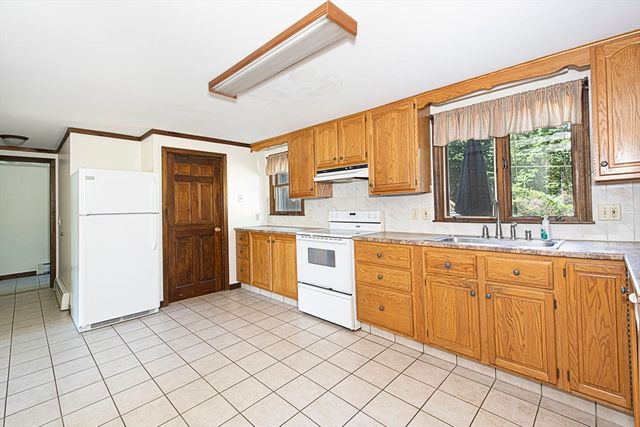 12 Ridge Rd, Shrewsbury, MA 01545