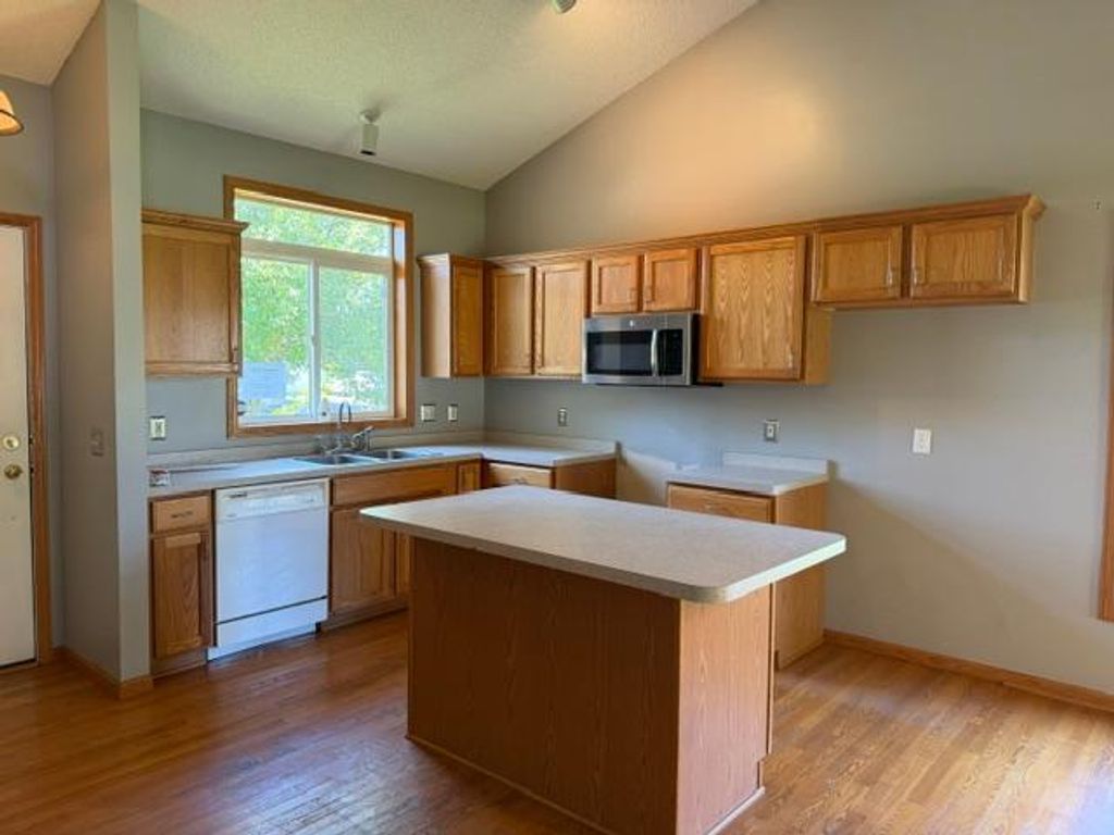 1516 Dublin Court, Shakopee, MN 55379 — photo 2