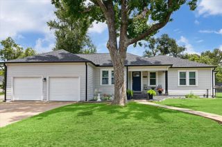 711 S Tesch Street, Bellville, TX 77418