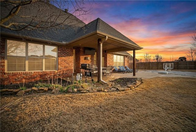 6426 44th Street, Rogers, AR 72758